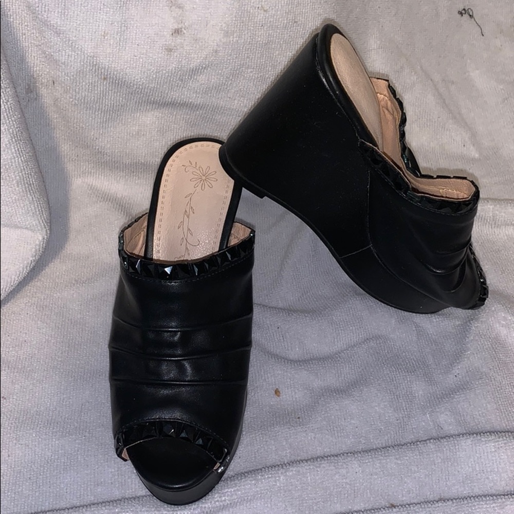 Black Studes Wedges